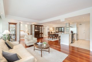 #204-1545 Av. du Docteur Penfield Montréal (Ville-Marie)