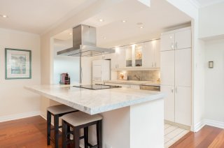 #204-1545 Av. du Docteur Penfield Montréal (Ville-Marie)