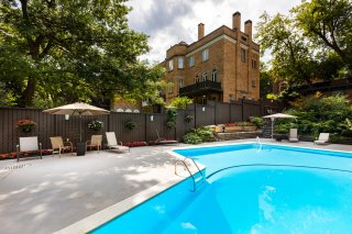 #204-1545 Av. du Docteur Penfield Montréal (Ville-Marie)