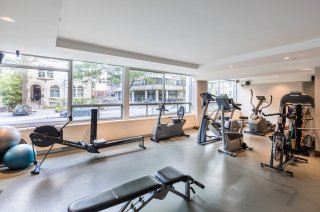 #204-1545 Av. du Docteur Penfield Montréal (Ville-Marie)