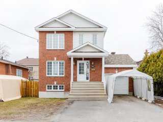 6055 Rue Aline