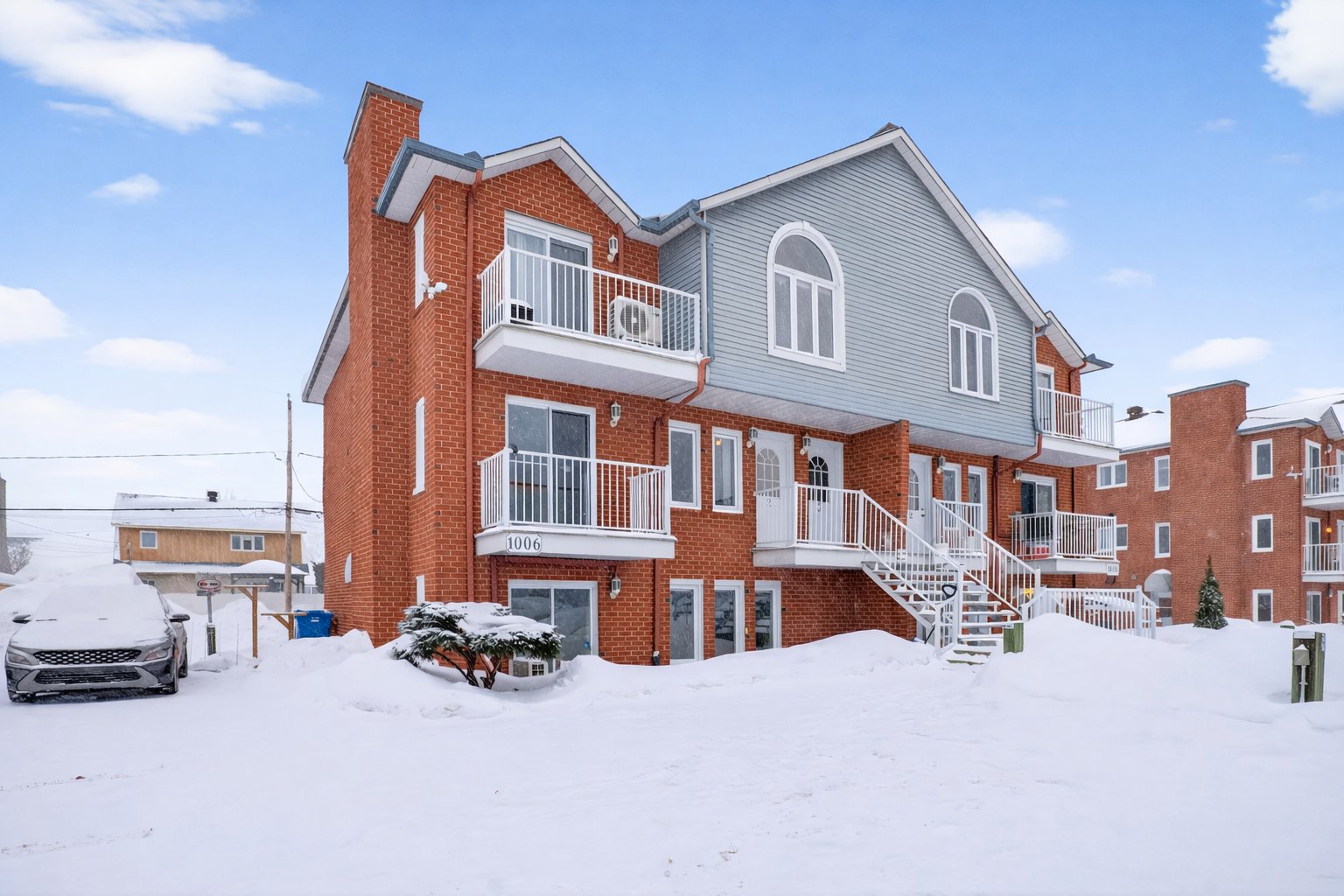 #2 - 1006 Boul. St-René O.