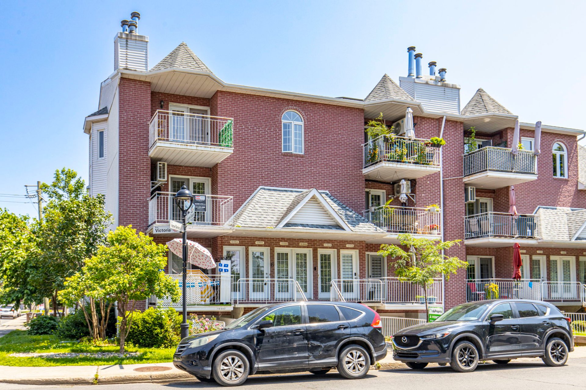 15986 Rue Victoria