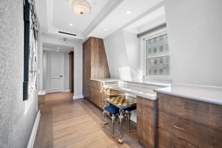 Walk-in closet