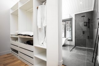 Walk-in closet