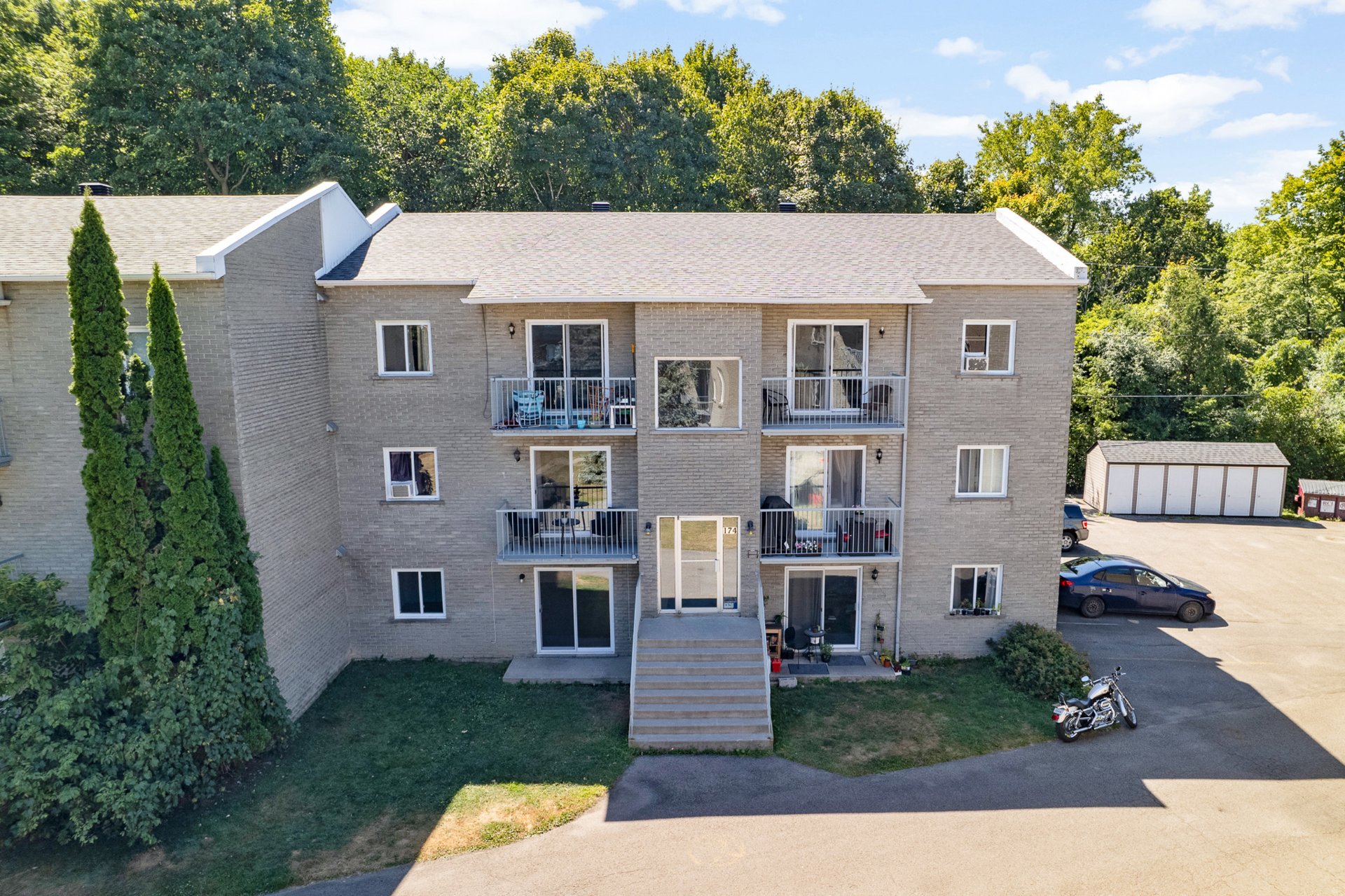 #1 - 174 Boul. Rousseau