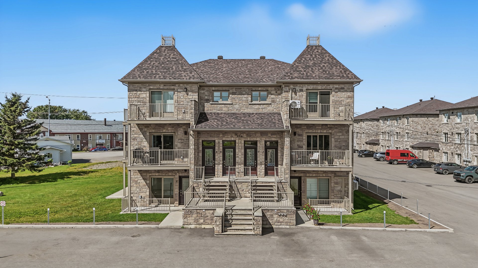 #3 - 306 Av. Pierre-Rouleau