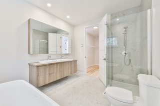 Ensuite bathroom