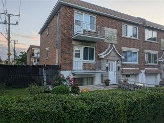 9112 Av. de l'Esplanade