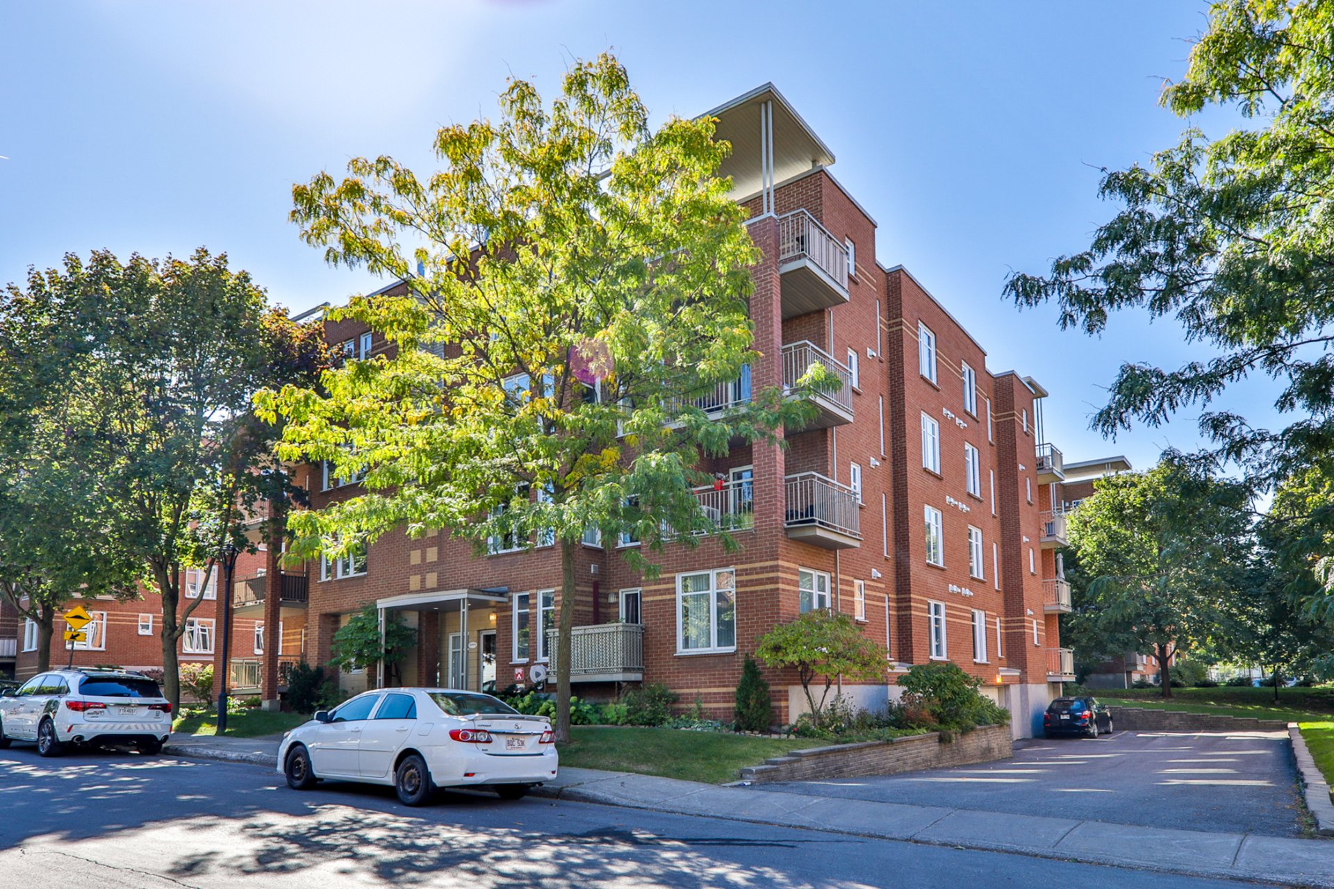 #403 - 6360 21e Avenue