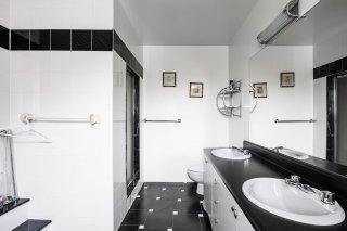 Ensuite bathroom