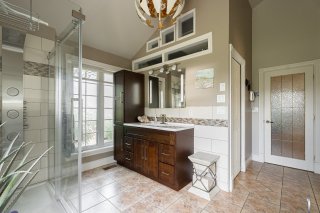 Ensuite bathroom