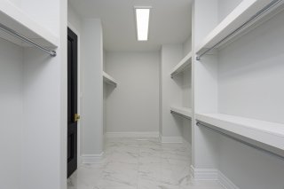 Walk-in closet