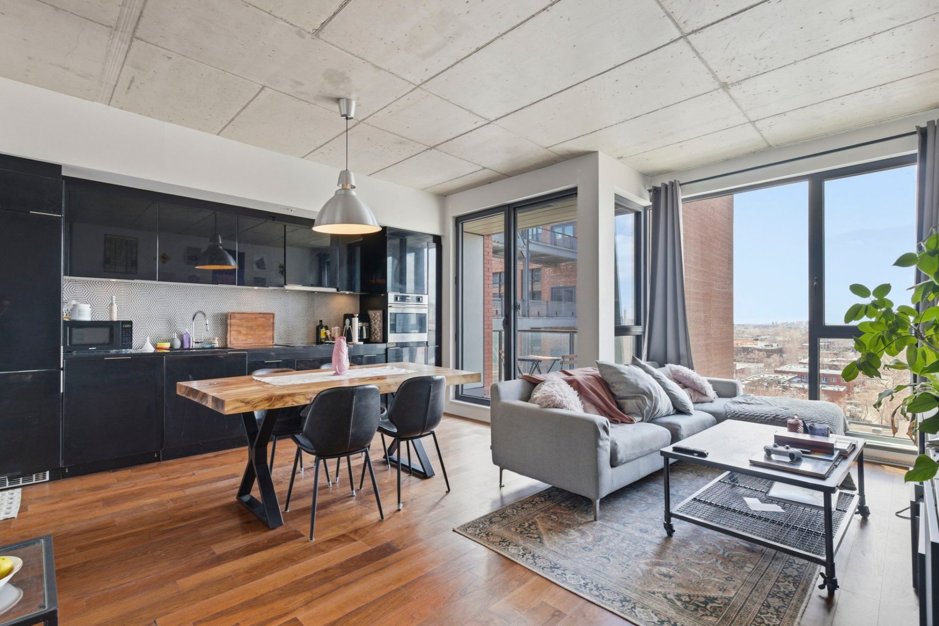 #902 - 1740 Rue St-Patrick