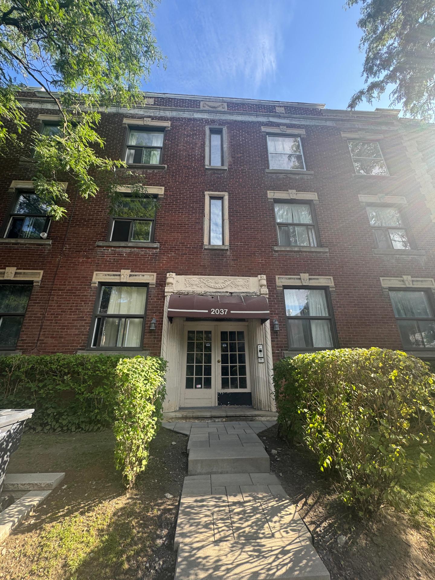 #02 - 2037 Boul. Décarie