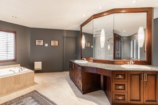 Ensuite bathroom