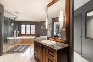 Ensuite bathroom