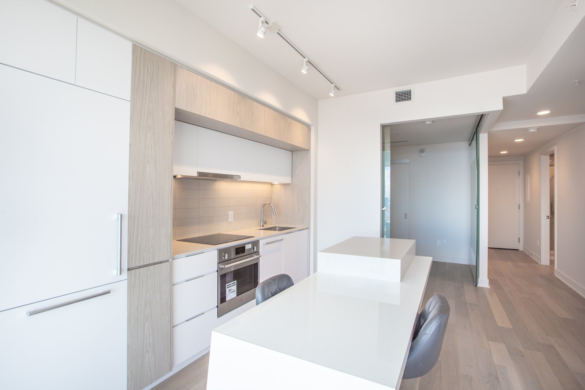 #4203 - 1288 Rue St-Antoine O.