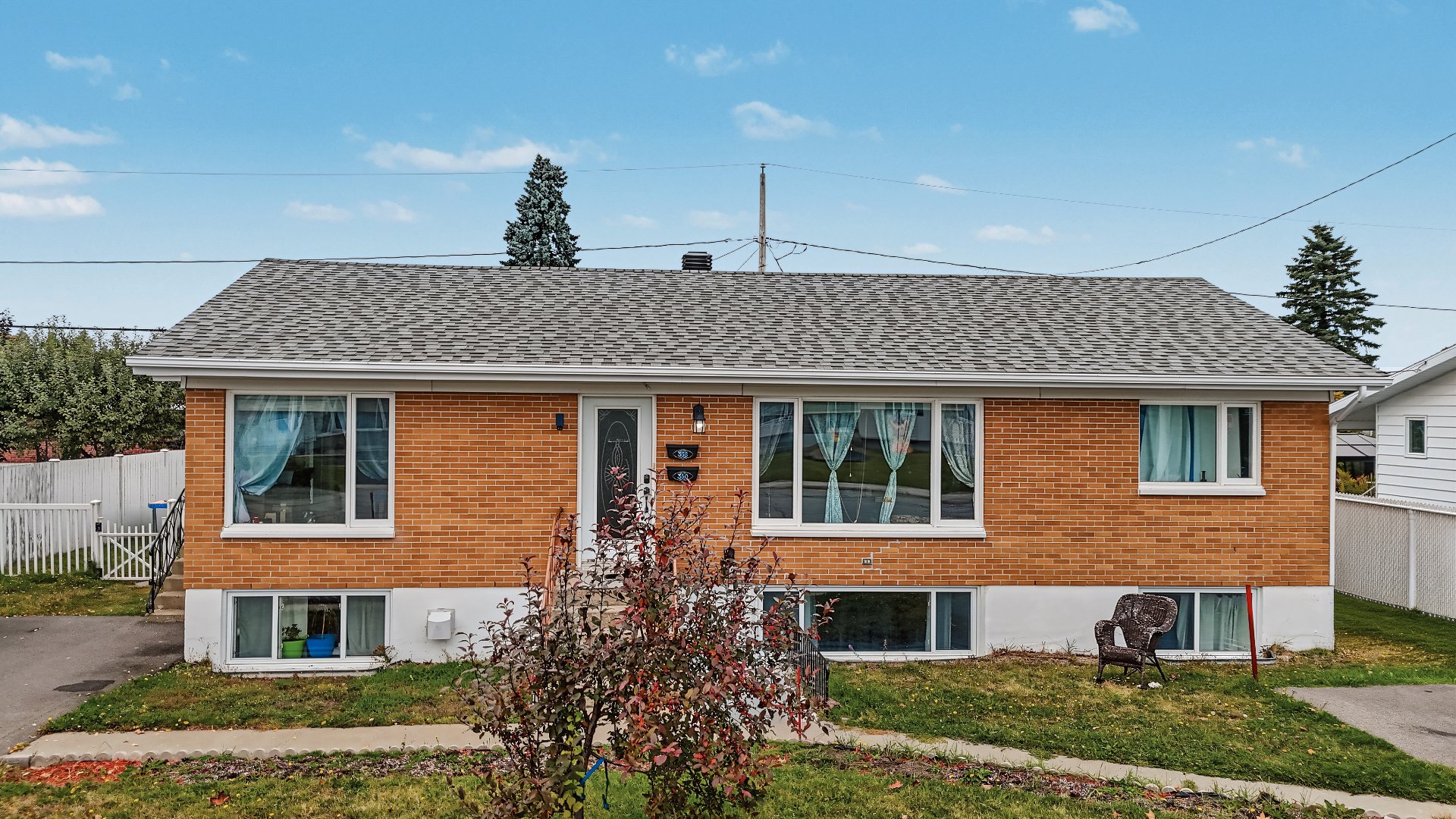 358 2e Rue O.