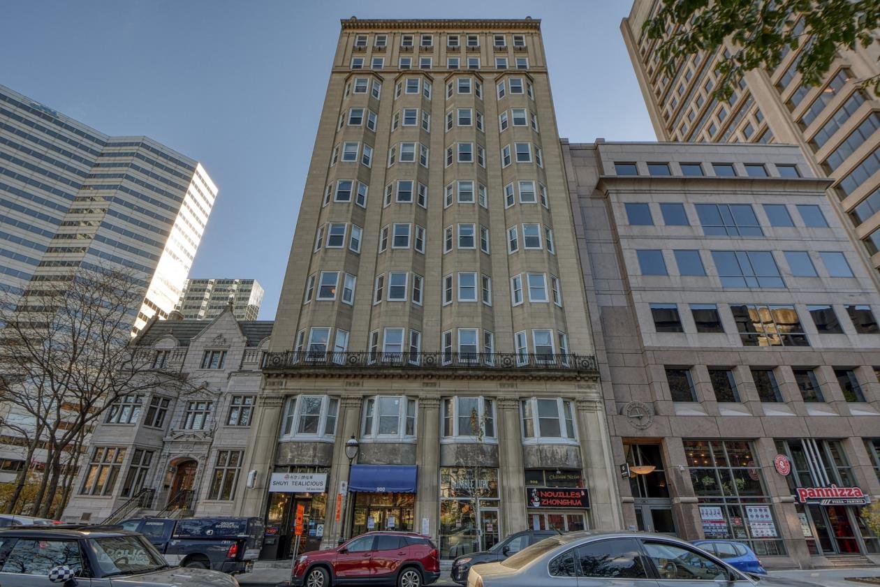 #72 - 900 Rue Sherbrooke O.