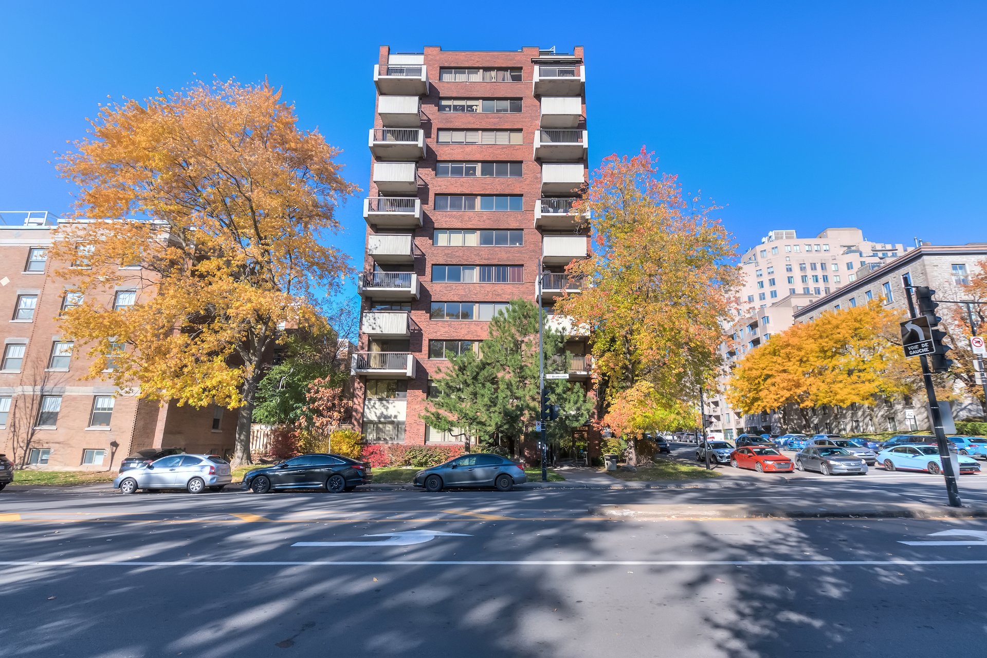 #1102 - 3001 Rue Sherbrooke O.