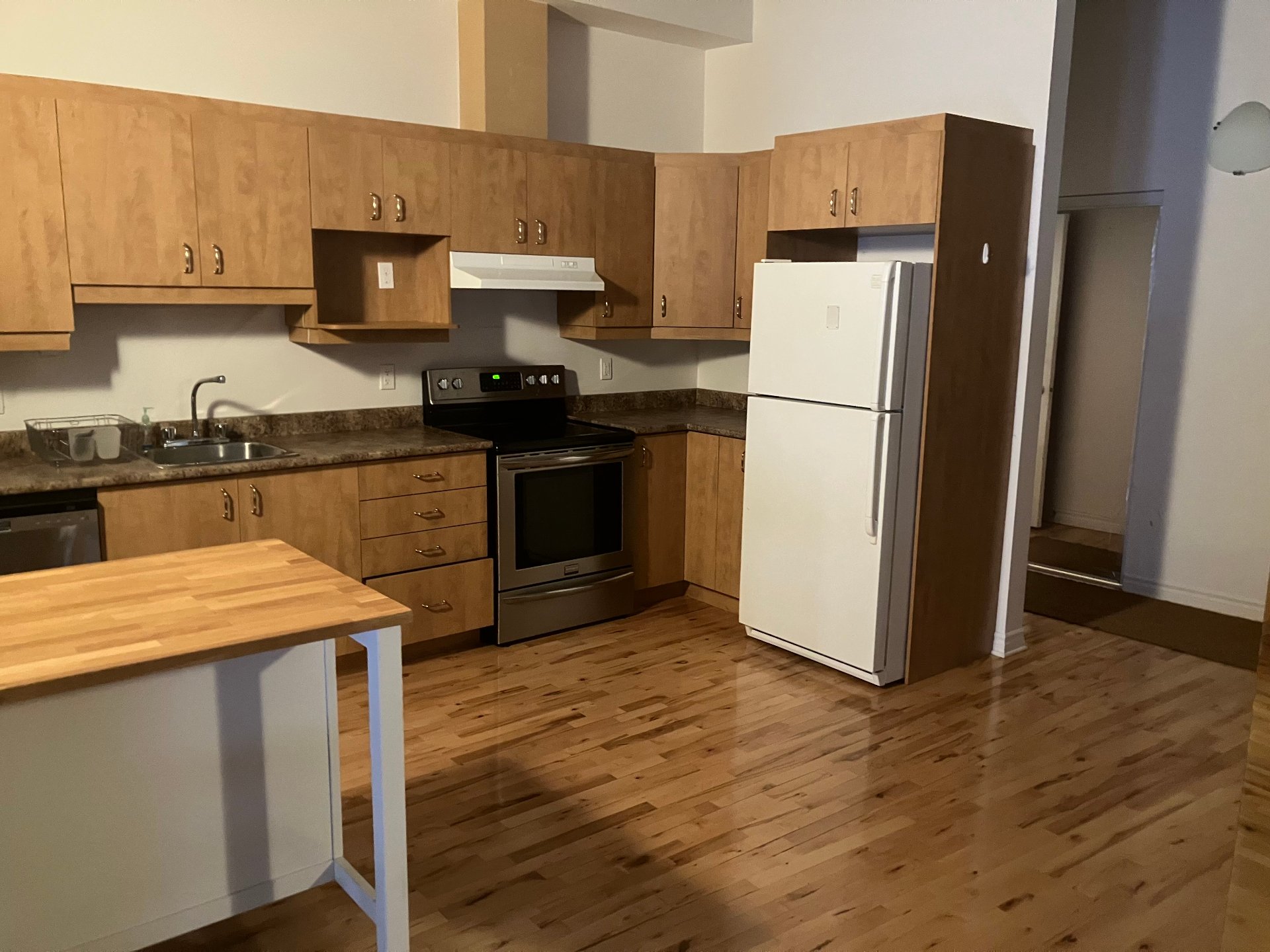 #5 - 4557 Boul. St-Laurent