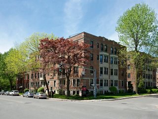 #107 - 400 Av. Kensington
