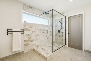 Salle de bains attenante à la CCP