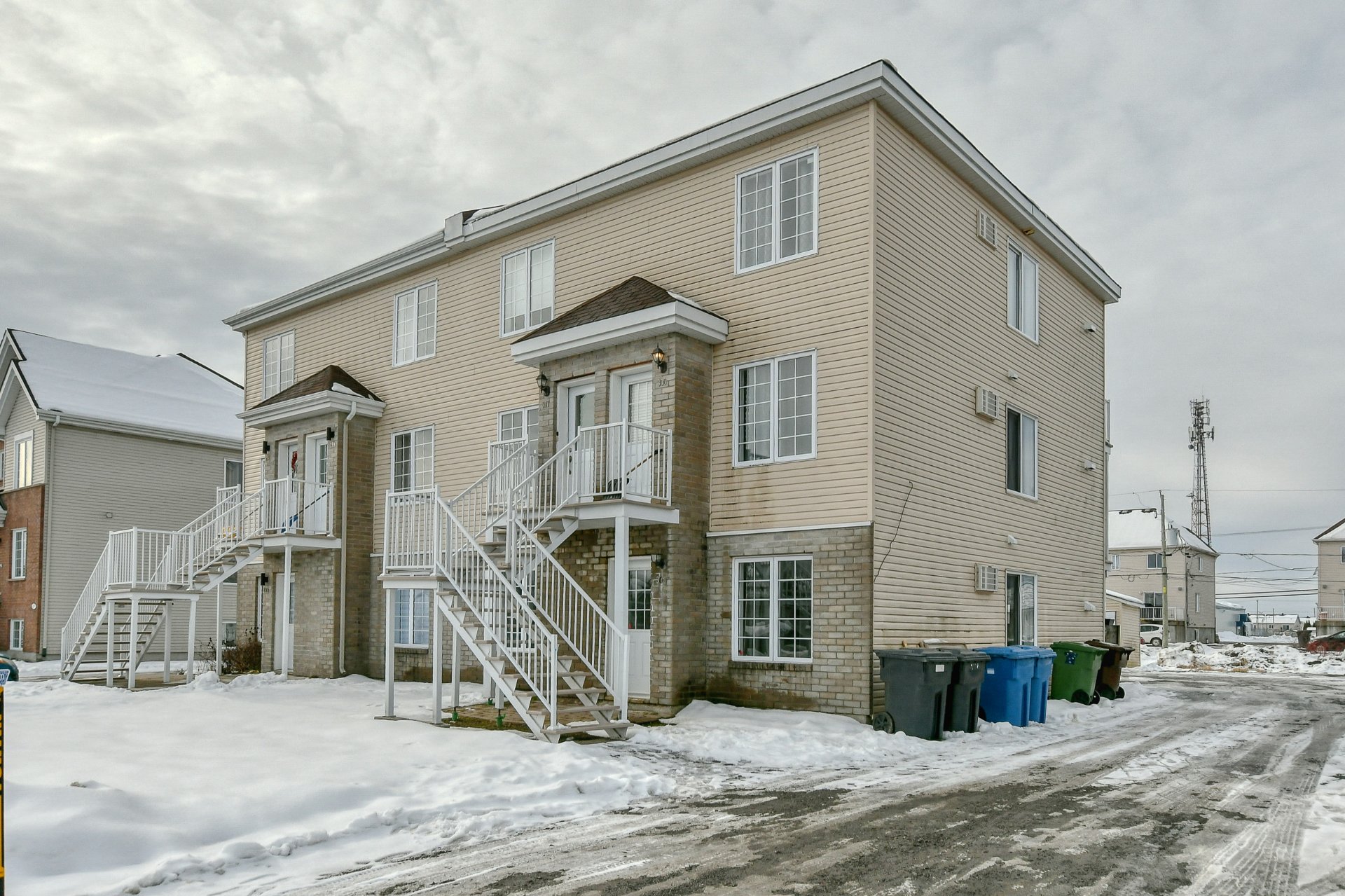 303 - 307 Rue Valérie