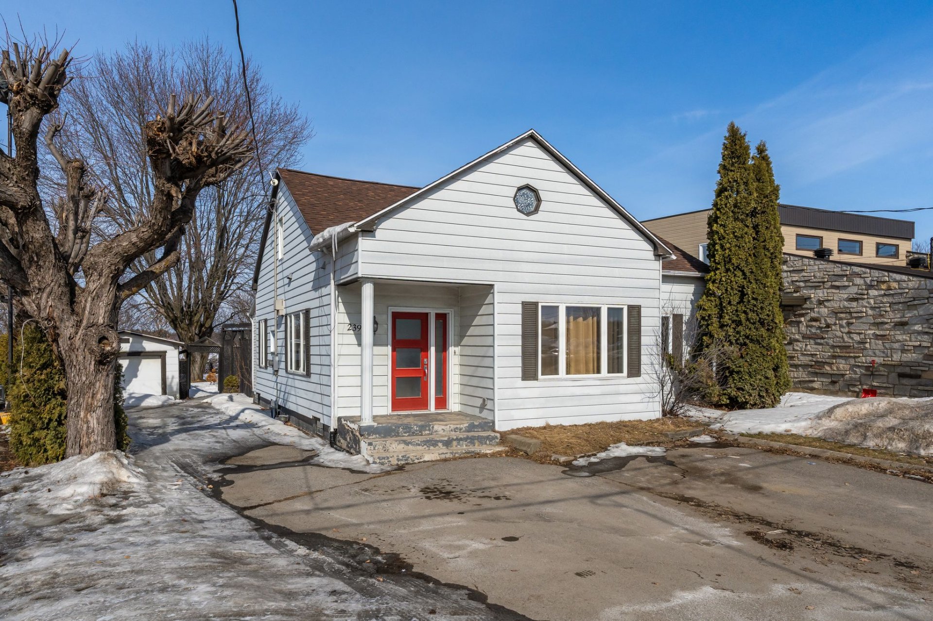  2395 Boul. Louis-Fréchette