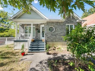 1079 Rue Albani