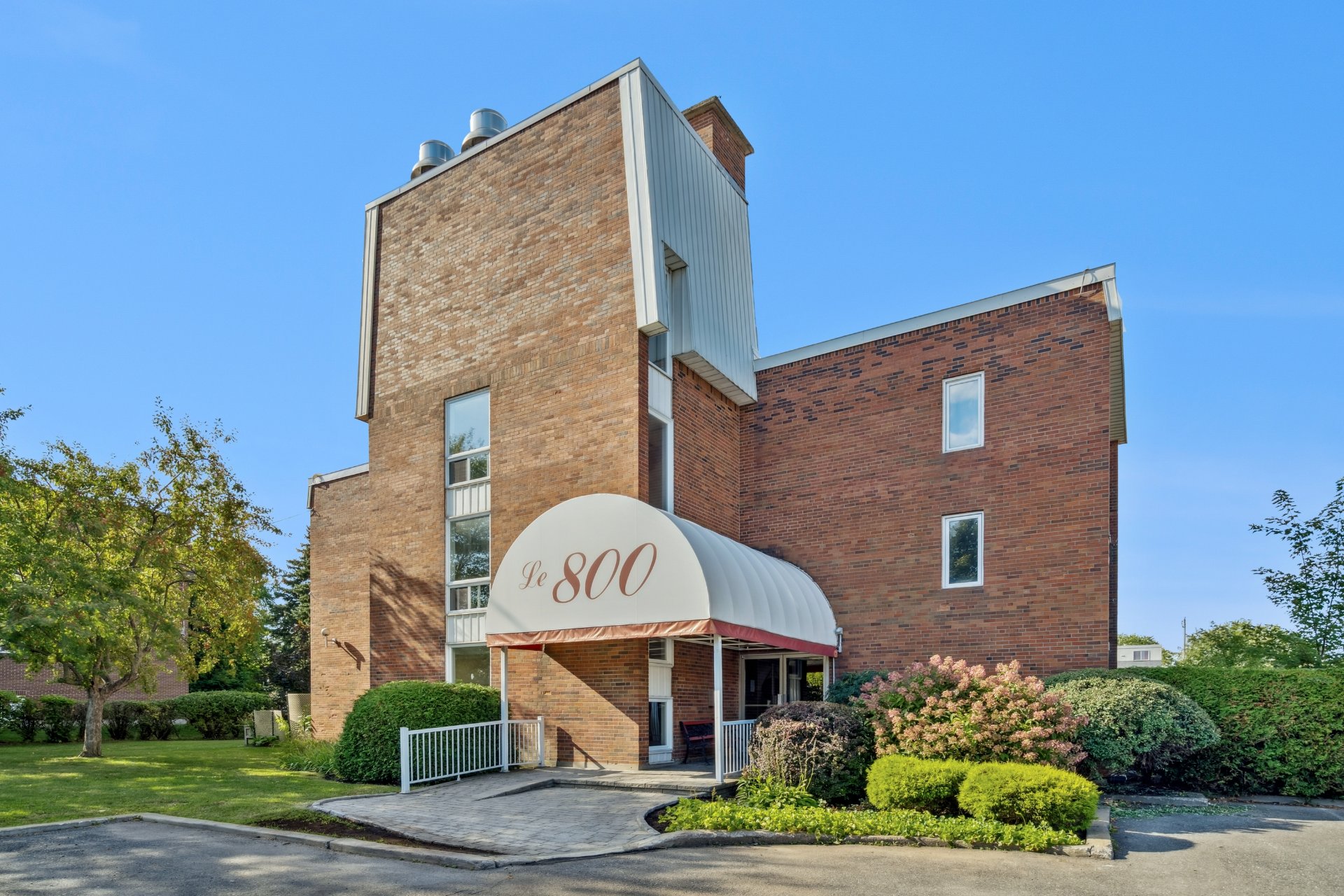 #110 - 800 Boul. De Montarville