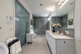 Salle de bains attenante à la CCP