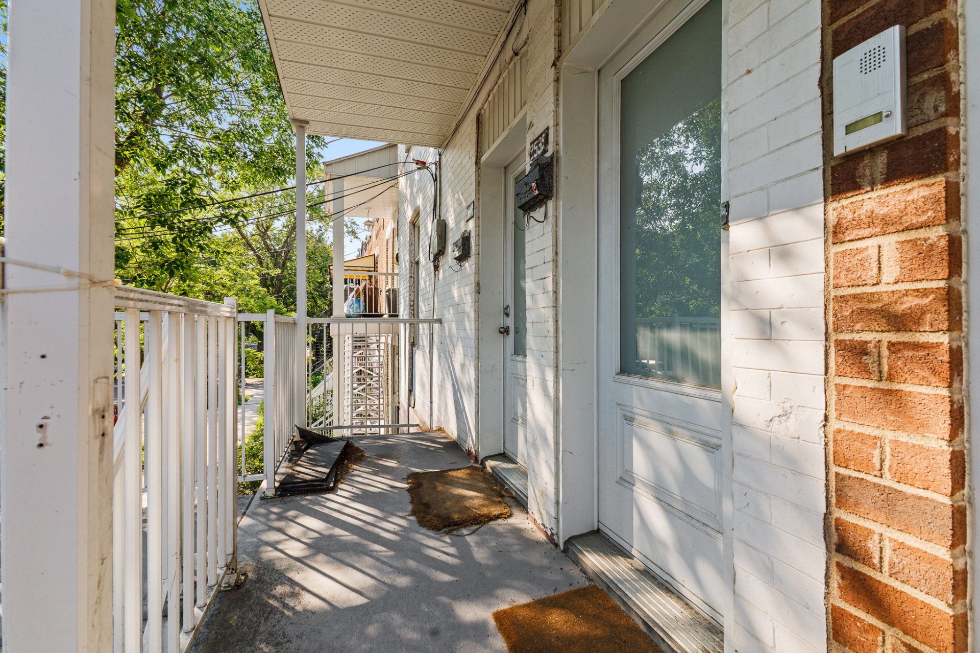 2533 Av. d'Orléans — photo 3