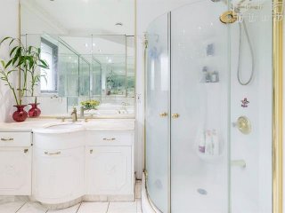Salle de bains attenante à la CCP