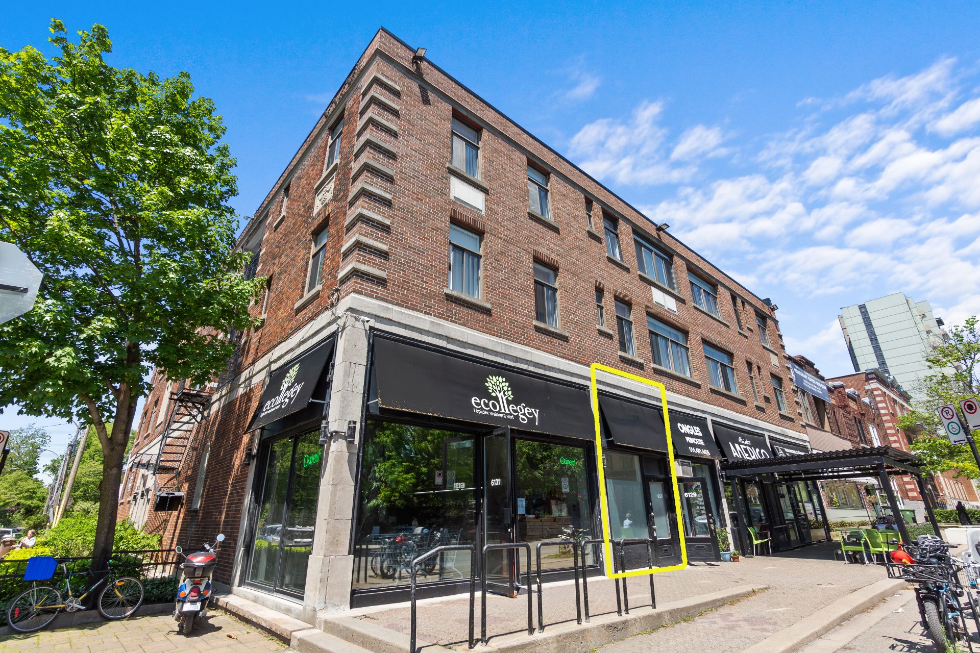 6129A Av. de Monkland