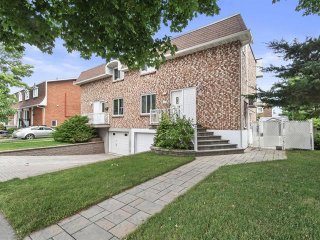 6805 Rue Chaillot