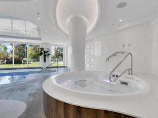 Hot tub