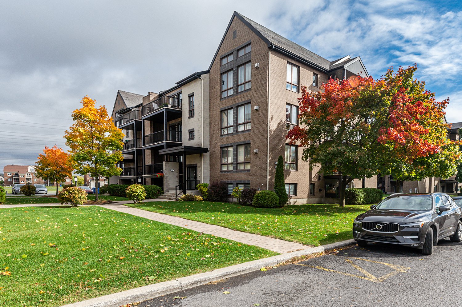 #302 - 4065 Av. Colomb