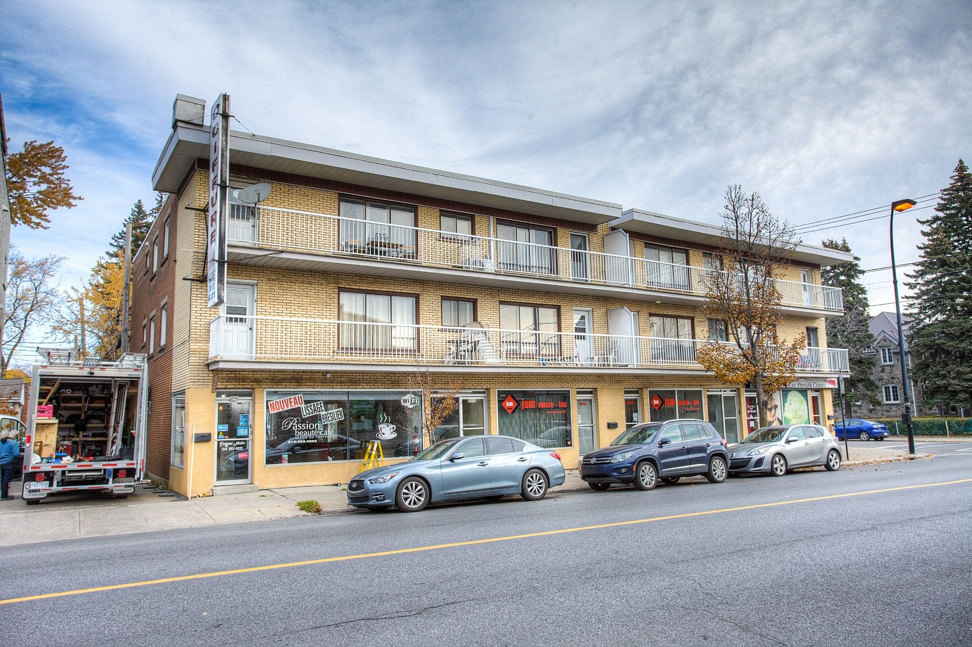 2701 Rue Des Ormeaux