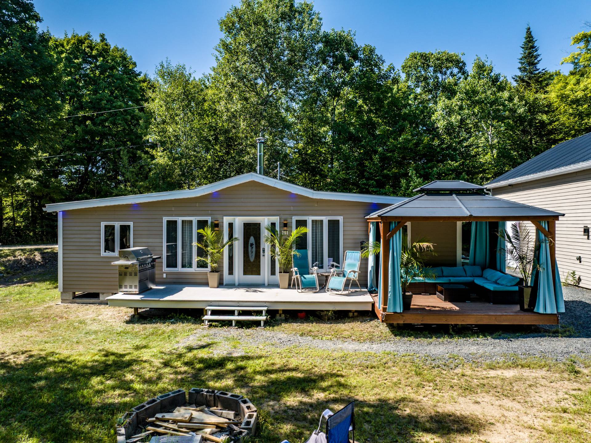 251 Rue Tousignant