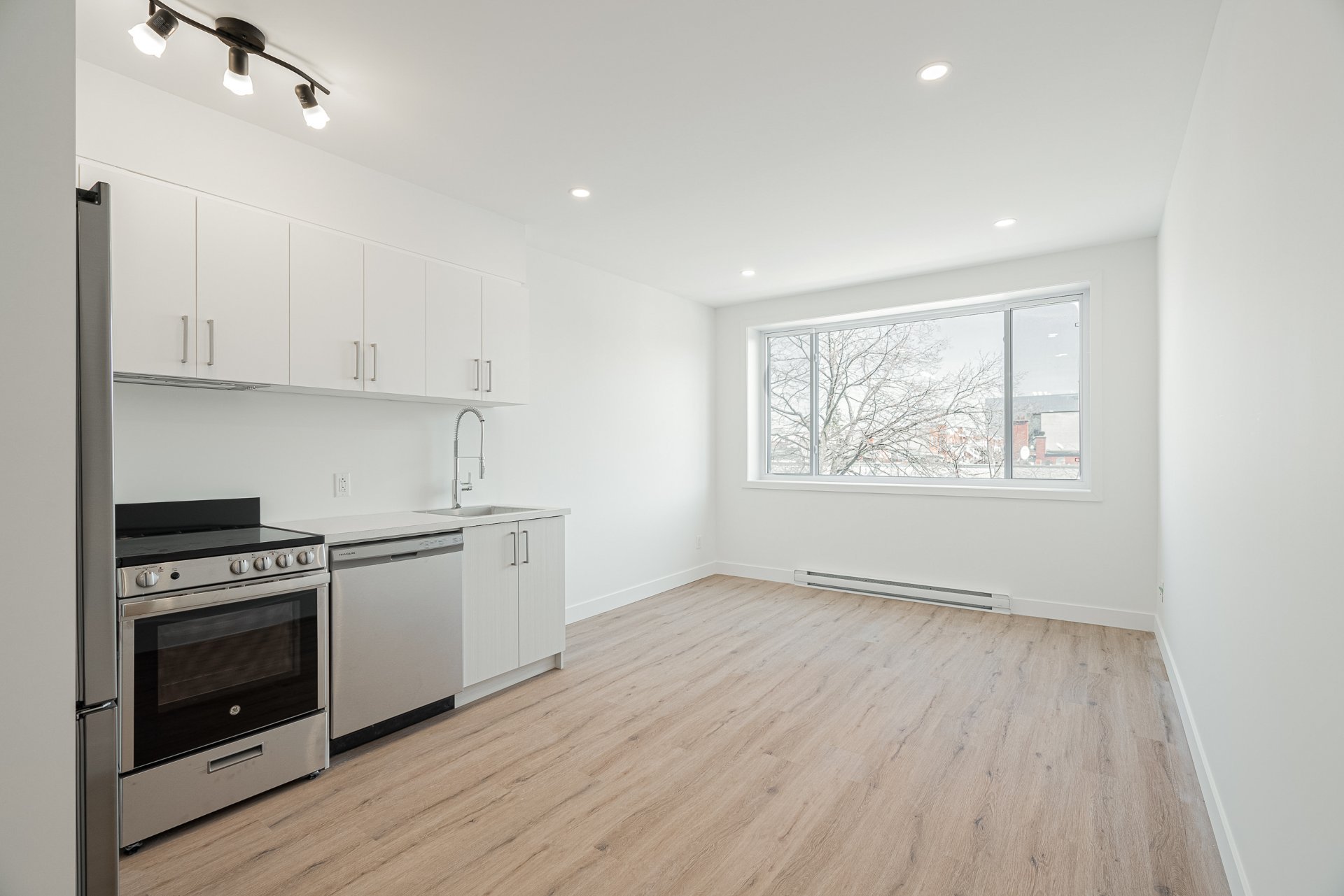 #10 - 1035 Rue Jean-Talon O.