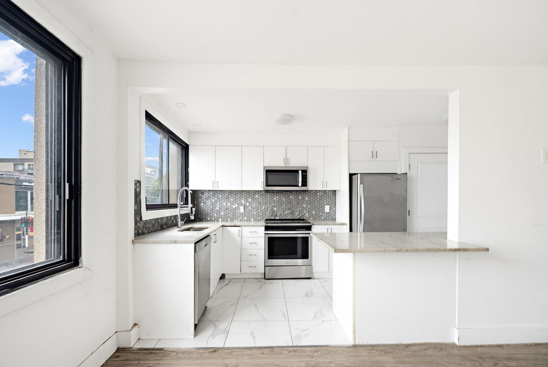 #8 - 5480 Av. Coronation