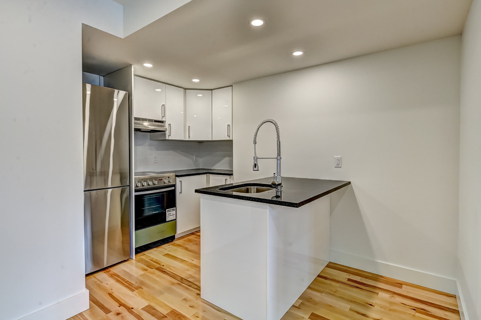 #12 - 2744 Rue du Centre