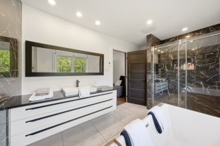 Ensuite bathroom