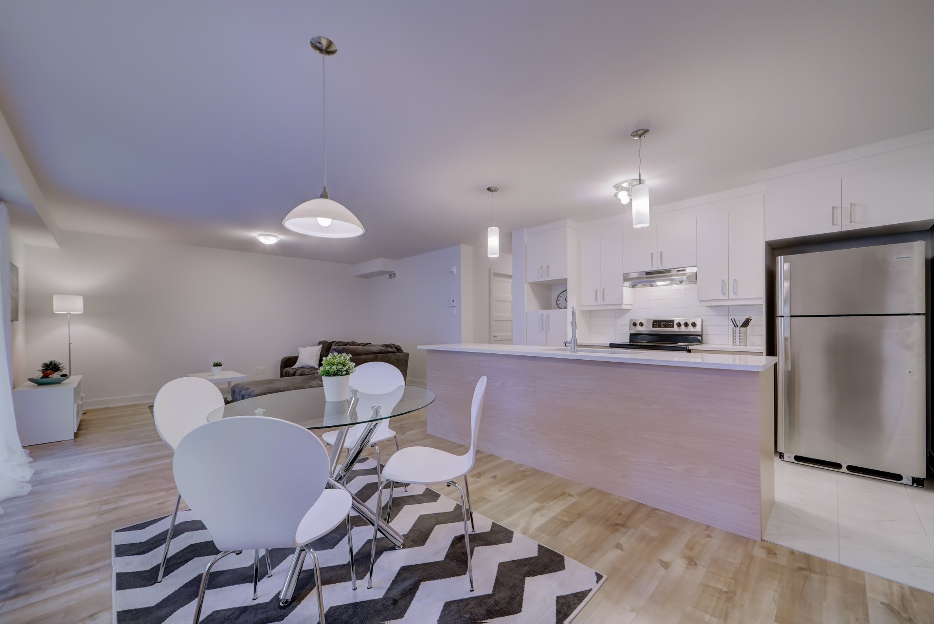 #8 - 60 Av. Broadway